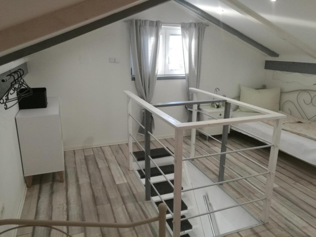 Apartments Lavarin Novi Vinodolski Kültér fotó